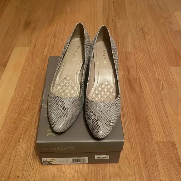 Easy Spirit Heels - Picture 2 of 4